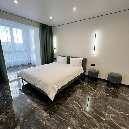 Люкс Апартаменти В Жкарена Та Жк Great House รีฟเน ภายนอก รูปภาพ